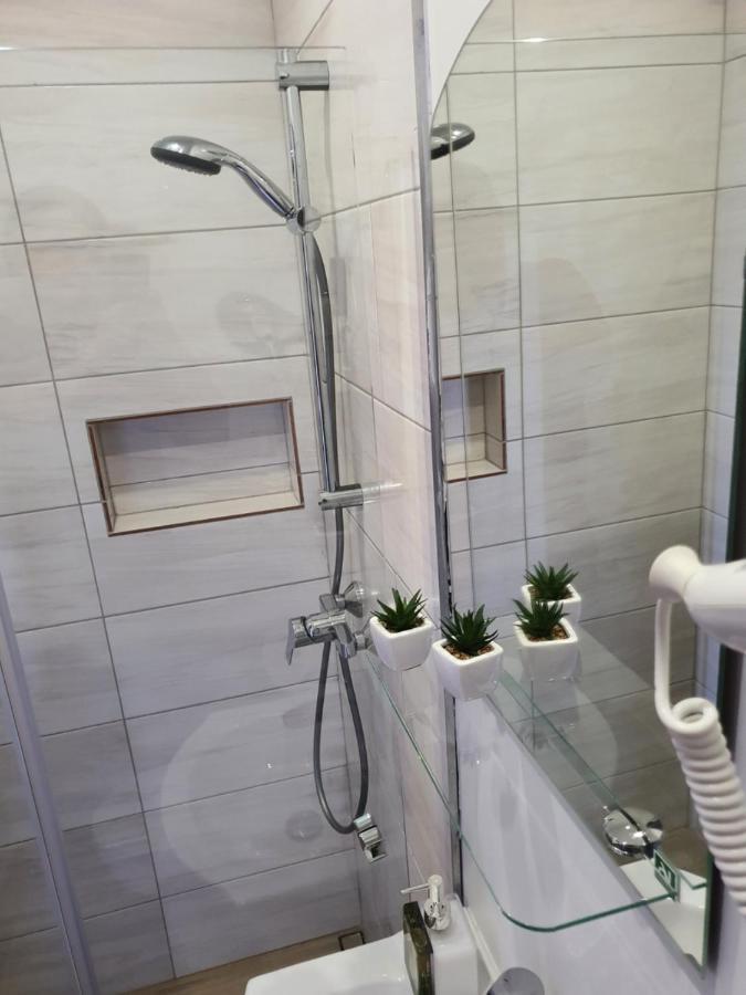 Jasna Hotelik Self Check-In ワルシャワ エクステリア 写真